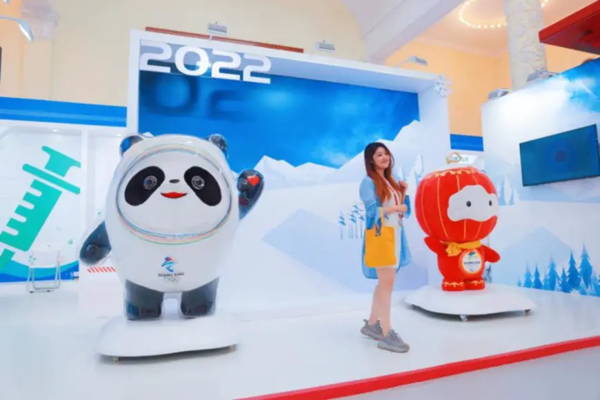 Mascot of Beijing 2022 Olympic Winter Games Bing Dwen Dwen(L), and the mascot of Beijing 2022 Paralympic Winter Games Shuey Rhon Rhon are exhibited at the Exposition on China Indigenous Brands, May 12, 2021. (Photo by Chen Yuyu/People's Daily Online)