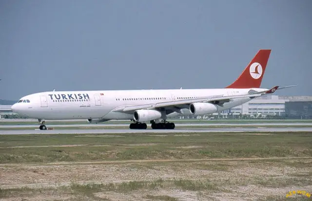 Un avion de la compagnie Turkish Airlines, immobilisé sur le tarmac d'un aéroport. Crédits photos : Sources