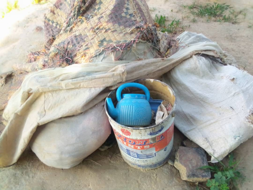 Tchad : une mère de trois enfants a pour demeure les bords du fleuve Chari Tchad : une mère de trois enfants a pour demeure les bords du fleuve Chari