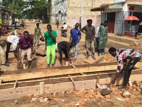Tchad : Les jeunes de Kamda se dressent contre les inondations Tchad : Les jeunes de Kamda se dressent contre les inondations