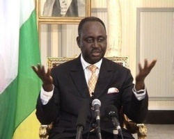 Bozizé devant les médias. Crédits photos : Sources Bozizé devant les médias. Crédits photos : Sources