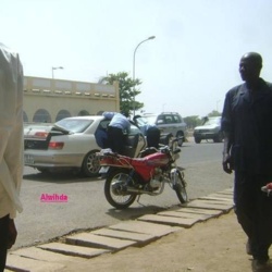Des policiers tchadiens opèrent un contrôle musclé . Crédits photos : Alwihda