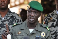 Le chef des putschistes, le capitaine Amadou Sanogo, le 3 avril 2012 au camp militaire de Kati, près de Bamako, au Mali (Photo Issouf Sanogo. AFP)