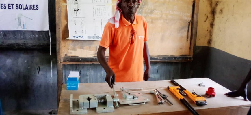 Tchad : des jeunes apprennent à monter et réparer des forages près de Mongo Tchad : des jeunes apprennent à monter et réparer des forages près de Mongo