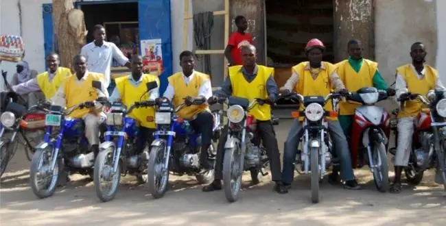 Des motos-taxis alignés. Crédits photos : Mohamadou Houmfa/Rédaction Afrique