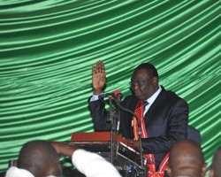 Djotodia prête serment. Crédits photo : Presidencetchad.org Djotodia prête serment. Crédits photo : Presidencetchad.org