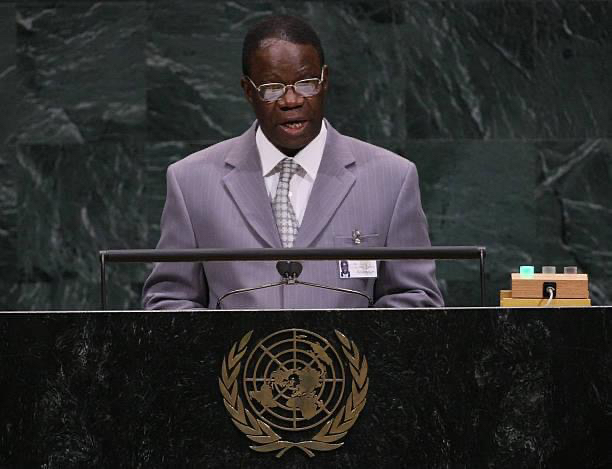 Basile Ikouebe désigné haut représentant de l’UA pour le Tchad Basile Ikouebe désigné haut représentant de l’UA pour le Tchad