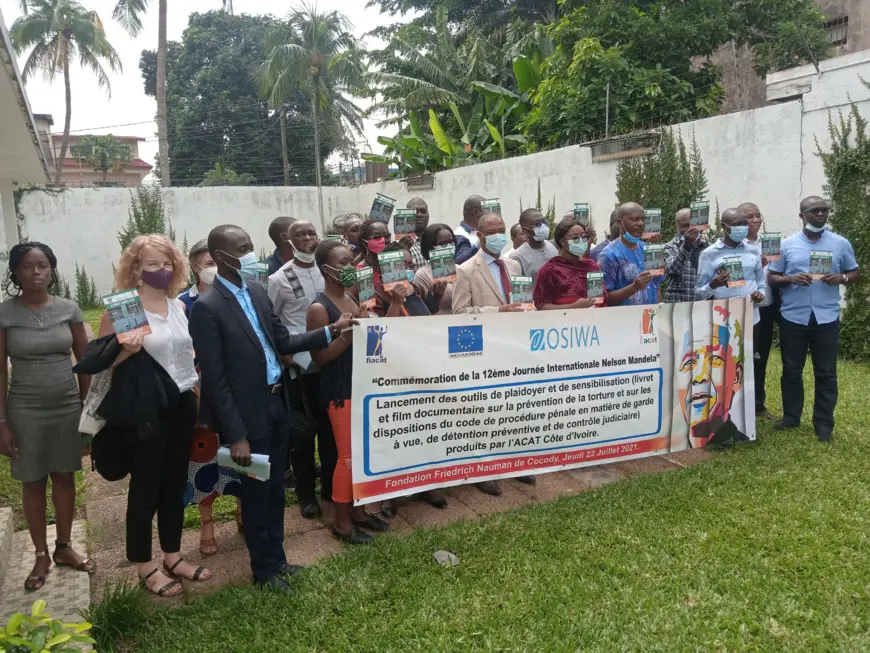 Côte d’Ivoire : l’Acat présente les outils de plaidoyer et de sensibilisation en matière de contrôle judiciaire
