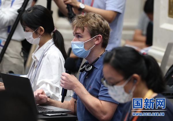 The State Council Information Office holds a press conference on the novel coronavirus origin-tracing work in Beijing, July 22, 2021. Photo shows a journalist from Reuters raising a question. (Photo by Liu Jian/www.scio.gov.cn)