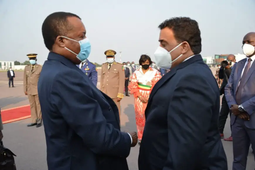 Denis Sassou N'Guesso et Mohamed Manfi à l'aéroport international Maya-Maya.