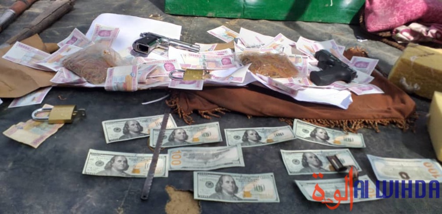 Tchad : il promet de fabriquer 5 milliards Fcfa en faux billets et livre un sac de sable Tchad : il promet de fabriquer 5 milliards Fcfa en faux billets et livre un sac de sable