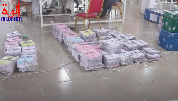 Des copies corrigées du baccalauréat 2020. Illustration © Alwihda Info Des copies corrigées du baccalauréat 2020. Illustration © Alwihda Info