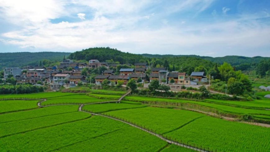 Photo taken on July 14, 2021 shows a resettlement site for residents in Xinhuasuo village, Jinping county, Qiandongnan Miao and Dong autonomous prefecture in southwest China’s Guizhou province. Idyllically set among fields and wooded mountains, the resettlement site has attracted many photography enthusiasts. (Photo by Li Bixiang/People’s Daily Online)