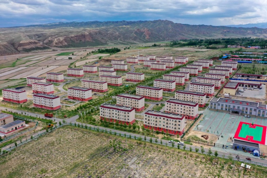 Photo shows new houses of herdsmen in Hutubi county, Hui autonomous prefecture of Changji, northwest China’s Xinjiang Uygur autonomous region. (Photo by Tao Weiming/People’s Daily Online)