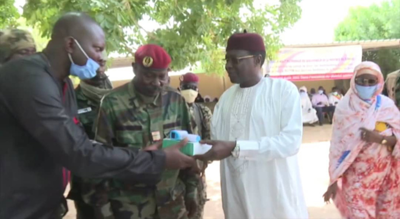 Tchad : la SOTEM remet 74 thermomètres à infrarouge aux structures sanitaires du Borkou
