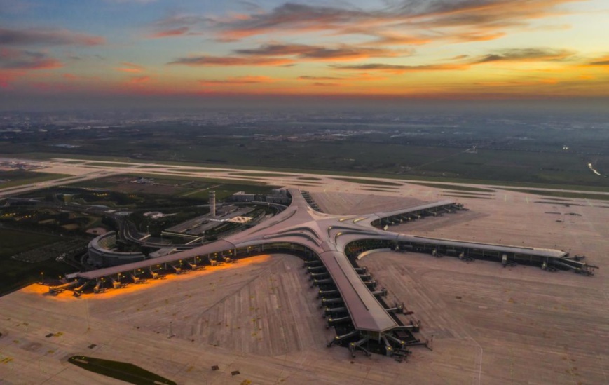 A bird’s-eye view of Qingdao Jiaodong International Airport in east China’s Shandong province. (Photo by Wang Hua/People’s Daily Online)