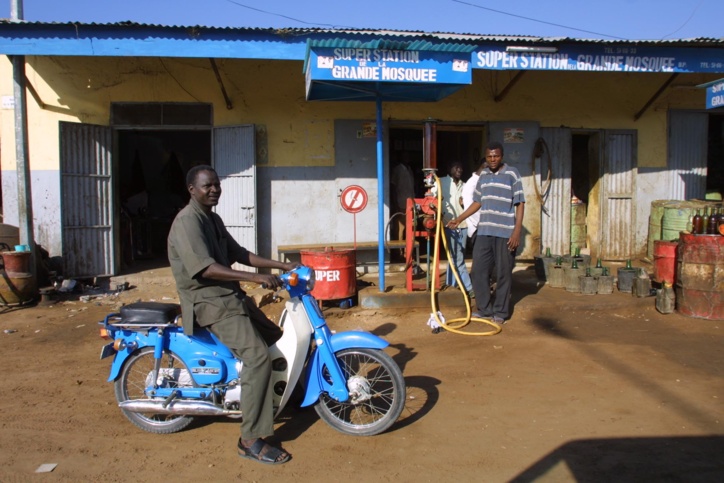 Une station-d'essence au Tchad. © Michel Hasson