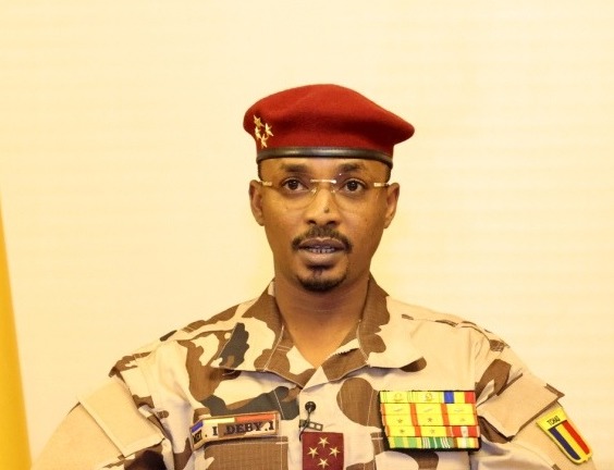 رئيس المجلس يؤكد أن تشاد بلد محسود على ثرواتها الطبيعية ويحث على النضال من أجل الاستقلال الكلي. رئيس المجلس يؤكد أن تشاد بلد محسود على ثرواتها الطبيعية ويحث على النضال من أجل الاستقلال الكلي.