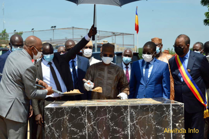Tchad : le président du CMT lance des travaux de pavage à N’Djamena Tchad : le président du CMT lance des travaux de pavage à N’Djamena