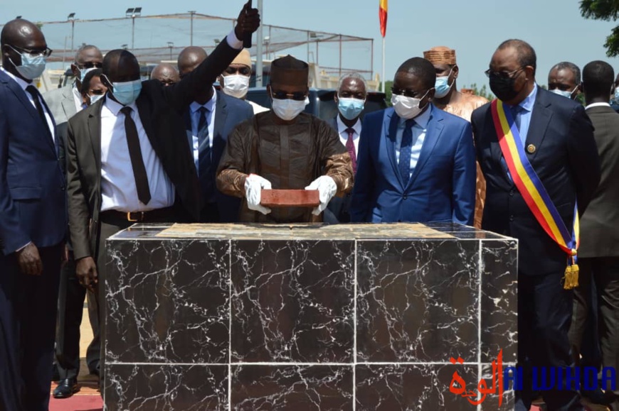 Tchad : pavage des rues de Mardjan Daffack, relance d'un "vieux projet qui dormait dans les tiroirs". © Malick Mahamat/Alwihda Info Tchad : pavage des rues de Mardjan Daffack, relance d'un "vieux projet qui dormait dans les tiroirs". © Malick Mahamat/Alwihda Info