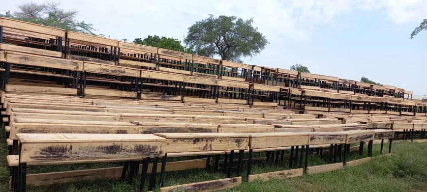Tchad : la province du Ouaddaï réceptionne un don de 1000 table-bancs Tchad : la province du Ouaddaï réceptionne un don de 1000 table-bancs