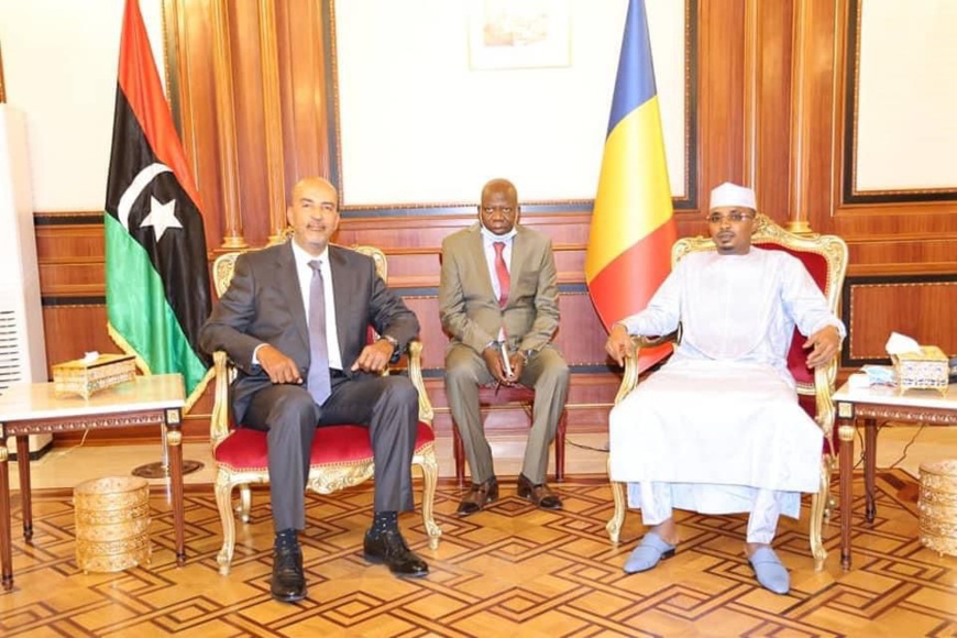 Tchad : le vice-président du Conseil présidentiel libyen reçu par le président du CMT Tchad : le vice-président du Conseil présidentiel libyen reçu par le président du CMT