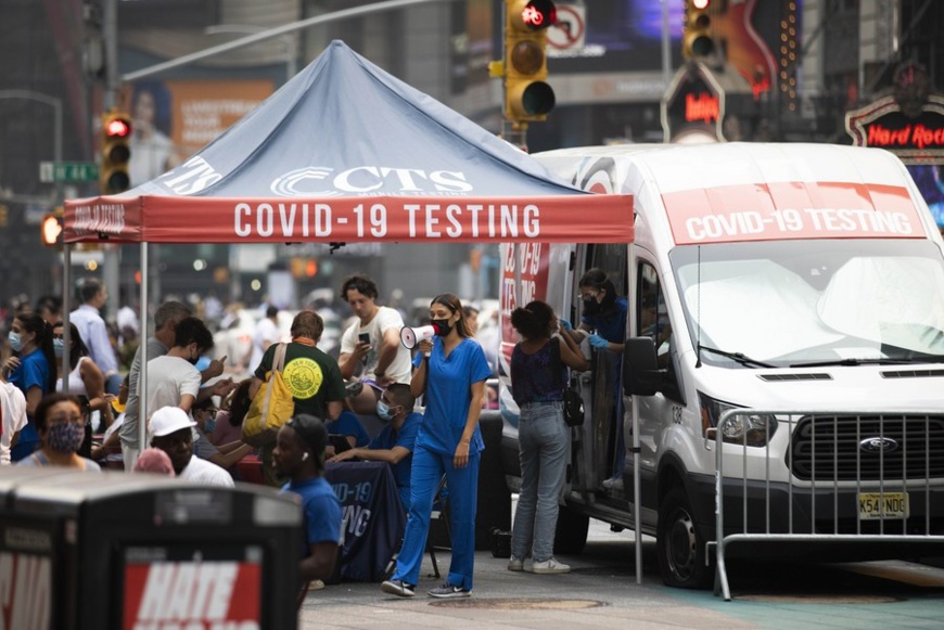 People receive COVID-19 tests at a mobile testing site in Times Square, New York, the United States, on July 20, 2021. (Xinhua/Wang Ying) People receive COVID-19 tests at a mobile testing site in Times Square, New York, the United States, on July 20, 2021. (Xinhua/Wang Ying)