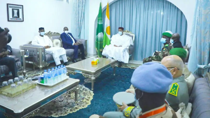 Niger : les ministres de la Défense du G5 Sahel reçus à la présidence