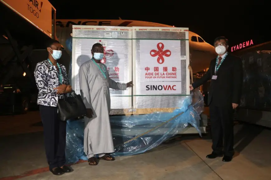 The second batch of COVID-19 vaccines donated by China to Togo arrives in Lome, capital of Togo, Aug. 20, 2021. Chinese Ambassador to Togo Chao Weidong and Togolese Health Minister Moustafa Mijiyawa received the vaccines at the Gnassingbe Eyadema International Airport in Lome and attended the handover ceremony of the vaccines. (Photo/Embassy of China in Togo)