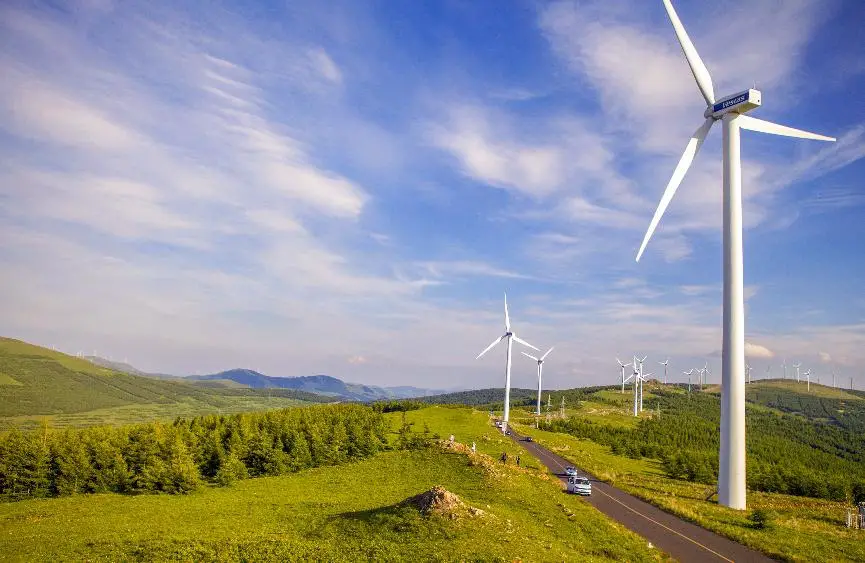 Photo taken on June 27, 2021 shows wind turbines on grasslands in Chongli district, Zhangjiakou city, north China’s Hebei province. (Photo by Xiao Xueping/People’s Daily Online)