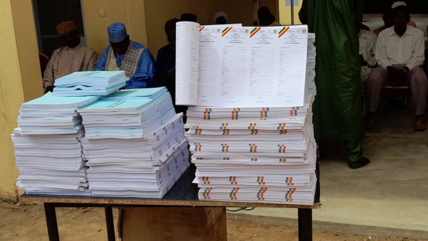 Tchad : préfets et maires du Batha reçoivent les registres d’état civil Tchad : préfets et maires du Batha reçoivent les registres d’état civil