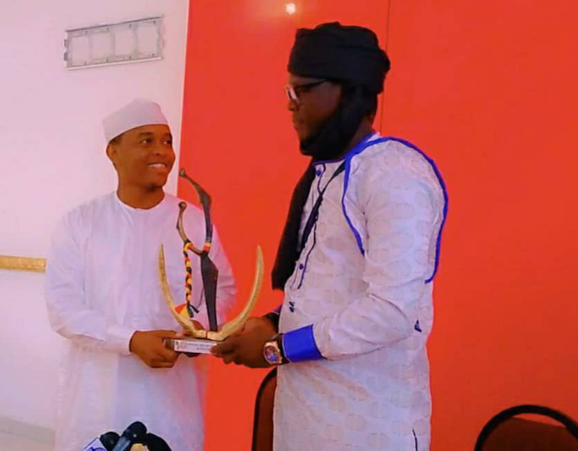 Congo : un styliste tchadien remporte un trophée dans le domaine de la mode Congo : un styliste tchadien remporte un trophée dans le domaine de la mode