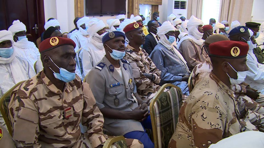 تشاد: رئيس الجمهورية يلتقي القيادات العسكرية والمدينة بإنيدي شرق تشاد: رئيس الجمهورية يلتقي القيادات العسكرية والمدينة بإنيدي شرق