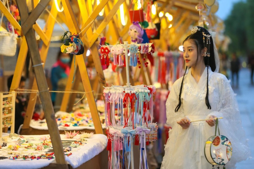 A night market featuring cultural and creative products is opened in Xiangyang, central China's Hubei province, May 21, 2021. (Photo by Yang Dong/People's Daily Online)