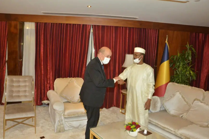 Qatar : Mahamat Idriss Deby a reçu le chef de la diplomatie française. © PR