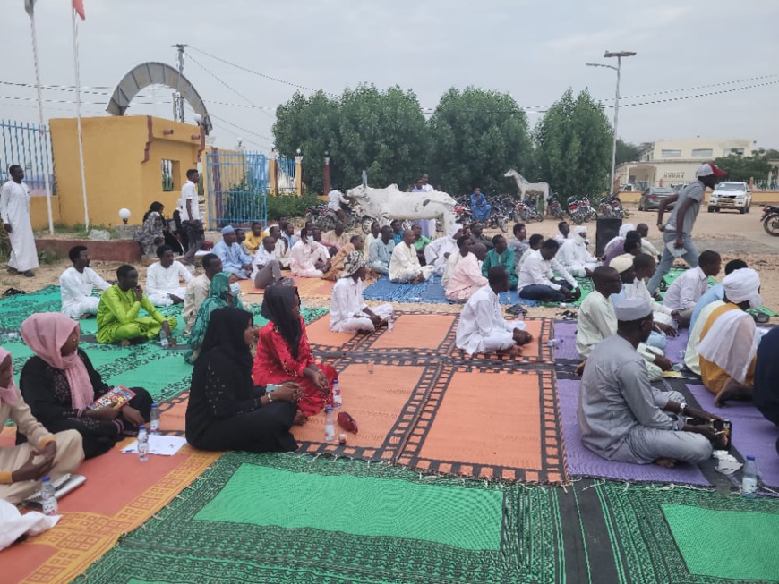 Tchad : les jeunes du Ouaddaï autour de Saleh Souloum pour une conférence-débat Tchad : les jeunes du Ouaddaï autour de Saleh Souloum pour une conférence-débat