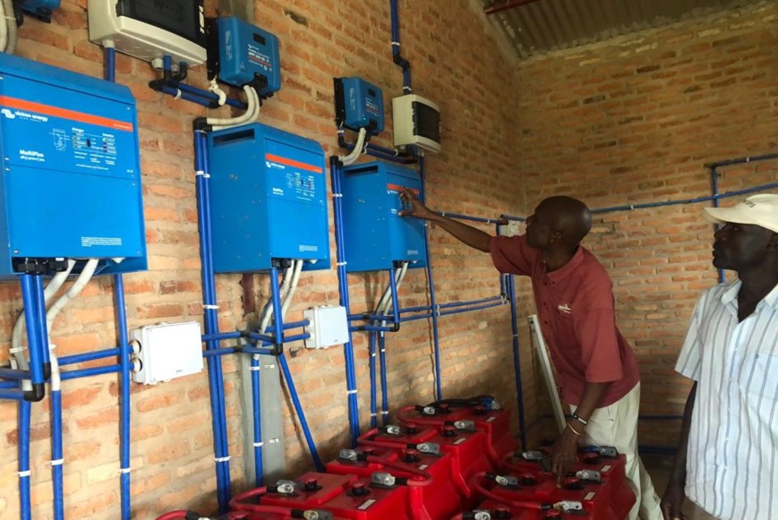 Burundi : une usine de briquettes renforce la cohabitation dans un camp de réfugiés Burundi : une usine de briquettes renforce la cohabitation dans un camp de réfugiés