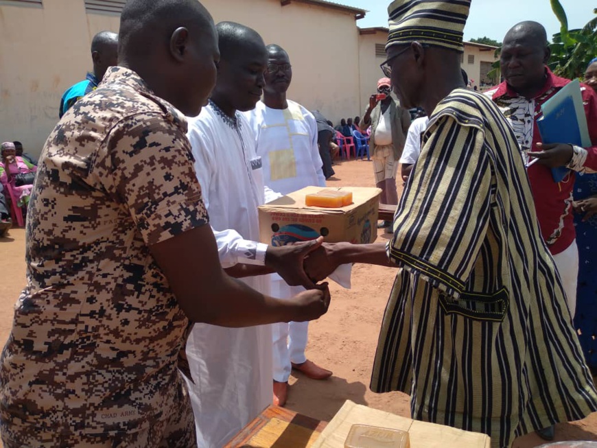 Tchad : des détenus de Moundou reçoivent leurs attestations de formation Tchad : des détenus de Moundou reçoivent leurs attestations de formation