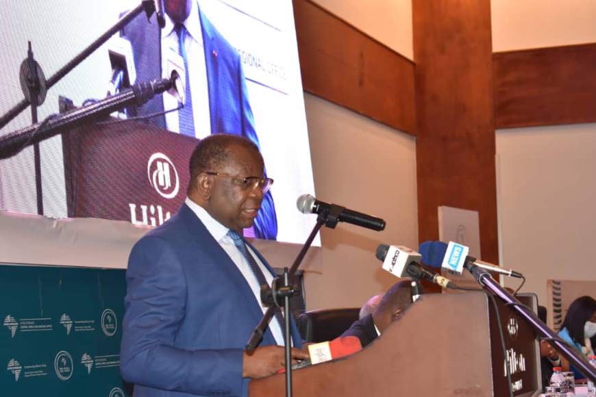 Le ministre camerounais du Commerce, Luc Magloire Mbarga Atangana, prononçant son allocution. Le ministre camerounais du Commerce, Luc Magloire Mbarga Atangana, prononçant son allocution.