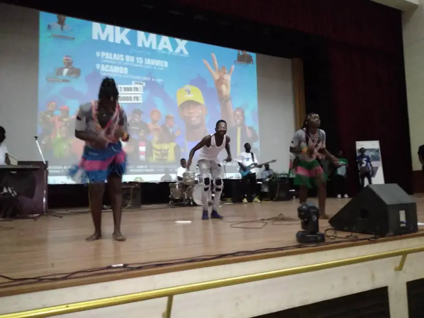 Tchad : en concert, MK Max met le feu au Palais du 15 janvier