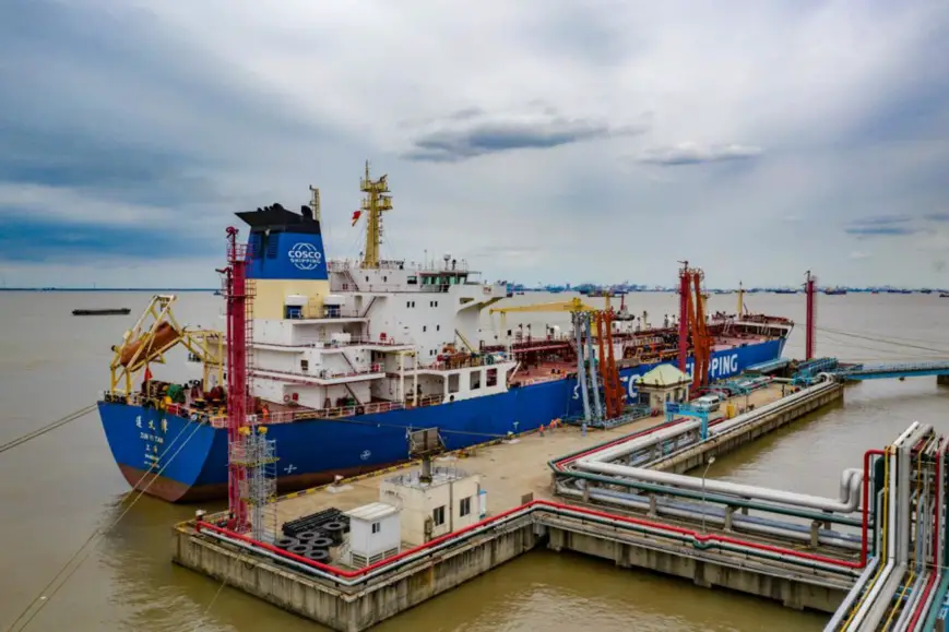 Photo shows an oil tanker loaded with 30,000 tons of crude oil at a wharf of the storage and transportation department of Sinopec Shanghai Gaoqiao Petrochemical Co., Ltd., a petrochemical company affiliated to China Petrochemical Corporation (Sinopec Group). (Photo/Courtesy of Sinopec Group)