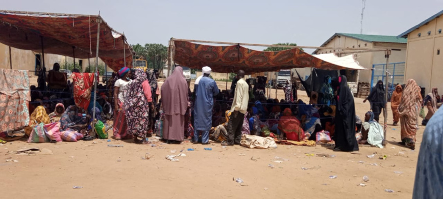 Tchad : distribution de vivres à N'Djamena, entre bousculade et lacrymogène Tchad : distribution de vivres à N'Djamena, entre bousculade et lacrymogène