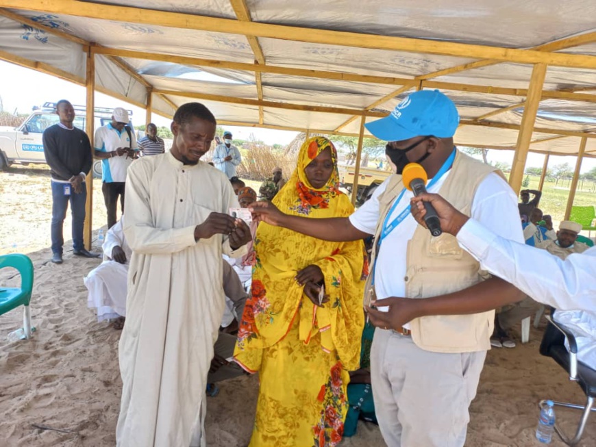 Tchad : des cartes nationales d'identité distribuées aux déplacés internes à Baga Sola Tchad : des cartes nationales d'identité distribuées aux déplacés internes à Baga Sola