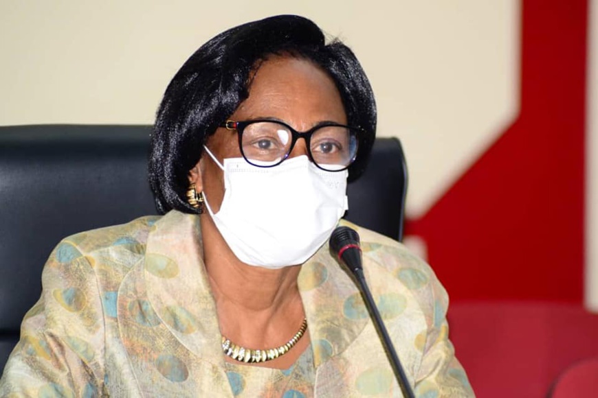 Mme le maire de Libreville. Mme le maire de Libreville.