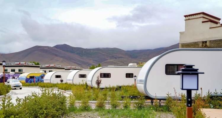 Photo shows recreational vehicle campsite at “Qomolangma town”, a special tourism service area built at the foot of Mount Qomolangma in Shigatse city, southwest China’s Tibet autonomous region. (Photo/Official WeChat account of the information office of the government of Songjiang district, Shanghai) Photo shows recreational vehicle campsite at “Qomolangma town”, a special tourism service area built at the foot of Mount Qomolangma in Shigatse city, southwest China’s Tibet autonomous region. (Photo/Official WeChat account of the information office of the government of Songjiang district, Shanghai)