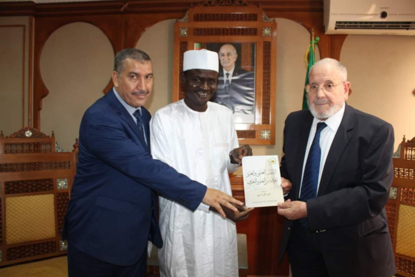 الشيخ ولر يتباحث مع رئيس المجلس الإسلامي حول مسألة التطرف في الساحل الشيخ ولر يتباحث مع رئيس المجلس الإسلامي حول مسألة التطرف في الساحل