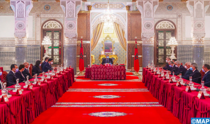 Maroc : le Roi Mohammed VI préside un conseil des ministres à Fès. © MAP