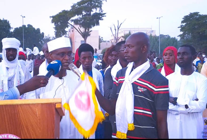 Tchad : "ils achètent des voitures à 85 millions pendant que les gens meurent de faim" Tchad : "ils achètent des voitures à 85 millions pendant que les gens meurent de faim"