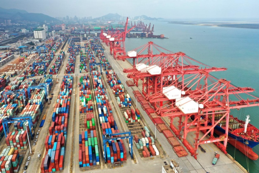 An oceangoing vessel is loaded with containers at a container terminal of Lianyungang Port in Lianyungang city, east China’s Jiangsu province, Oct. 13, 2021. (Photo by Wang Chun/People’s Daily Online)