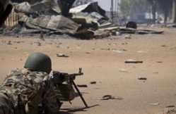 Un soldat tchadien au Mali. Crédit photo : Sources Un soldat tchadien au Mali. Crédit photo : Sources